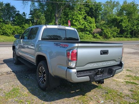 Used 2020 Toyota Tacoma TRD Sport w/ Technology Package AWD/4WD image 5