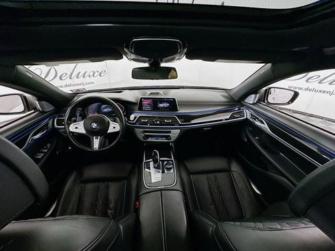 Used 2020 BMW 750i xDrive w/ Executive Package image 19