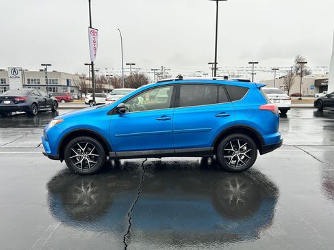 Used 2016 Toyota RAV4 SE image 2