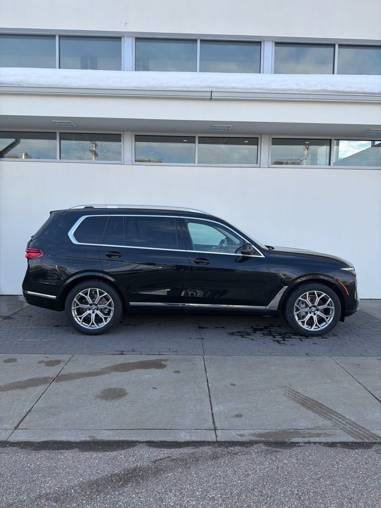 New 2026 BMW X7 xDrive40i w/ Premium Package AWD/4WD image 4