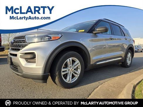Used 2021 Ford Explorer XLT image 1