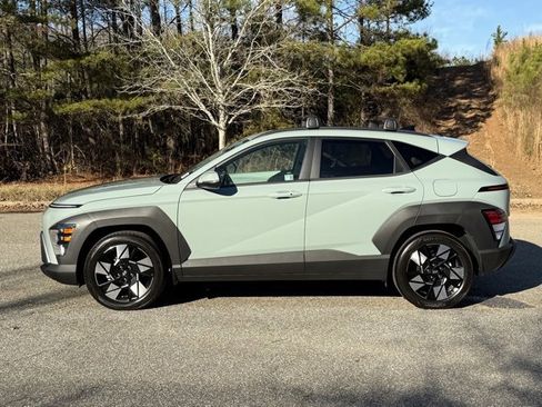 Used 2025 Hyundai Kona SEL image 2