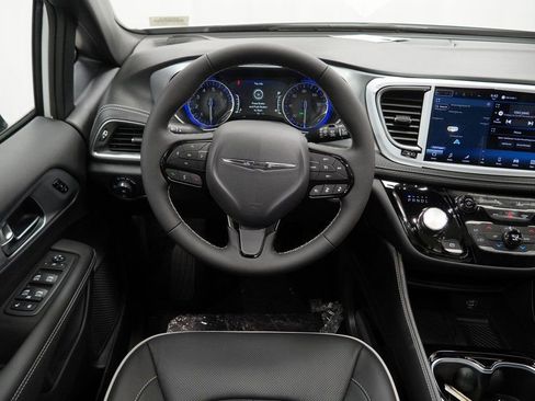 New 2026 Chrysler Pacifica Limited w/ S Appearance Package image 20