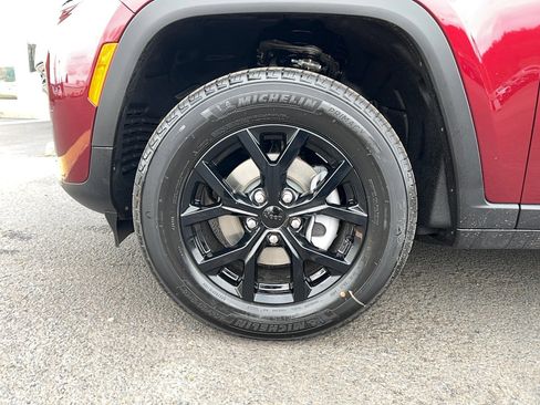 New 2026 Jeep Grand Cherokee Altitude image 10