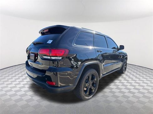 Used 2019 Jeep Grand Cherokee Laredo image 5