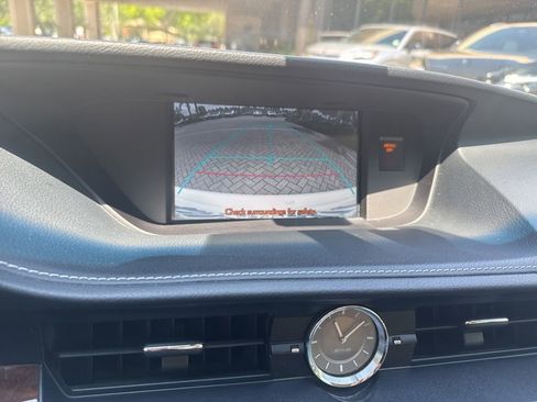 Used 2014 Lexus ES 350 w/ Luxury Package FWD image 18