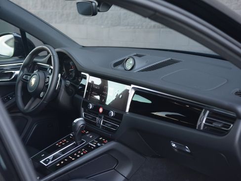 Certified 2026 Porsche Macan image 28