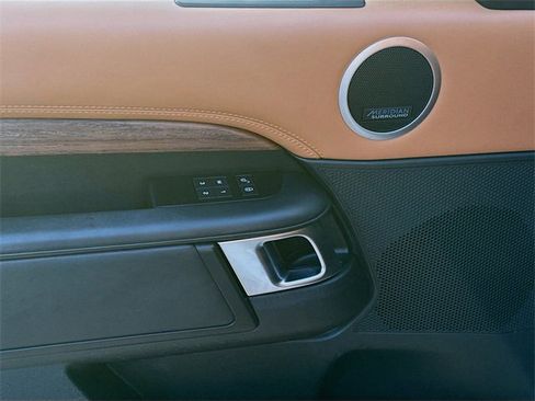 Used 2019 Land Rover Discovery HSE Luxury image 18