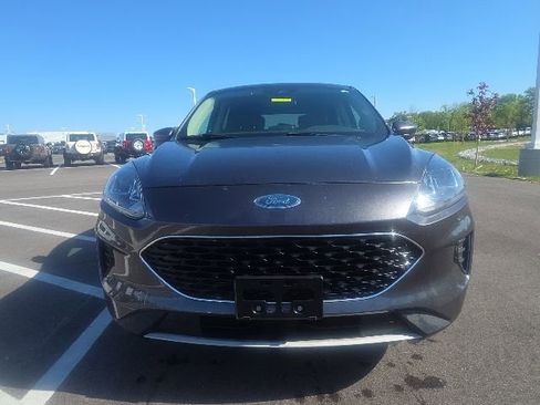 Used 2020 Ford Escape SE FWD image 3