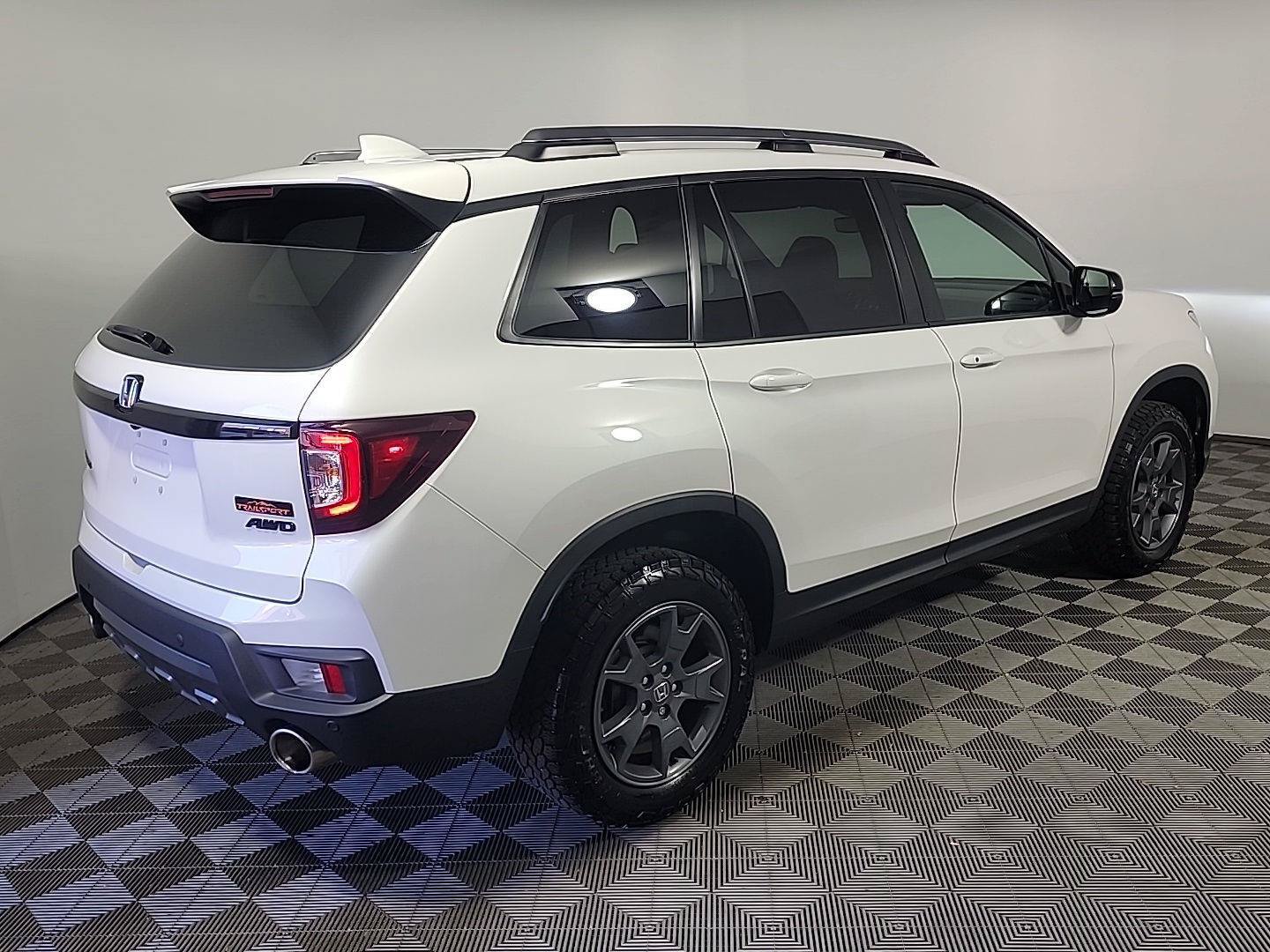 Certified 2025 Honda Passport TrailSport image 4
