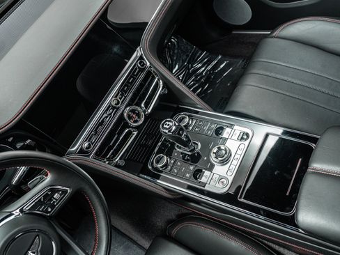 Used 2024 Bentley Flying Spur V8 AWD/4WD image 30