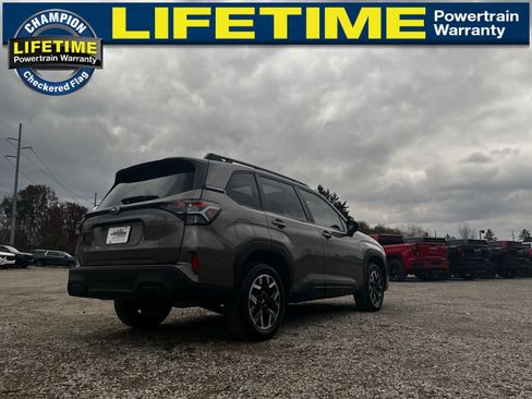 Used 2025 Subaru Forester Premium image 7