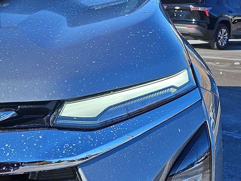 Used 2025 Chevrolet Equinox LT w/ Safety and Technology Package image 9