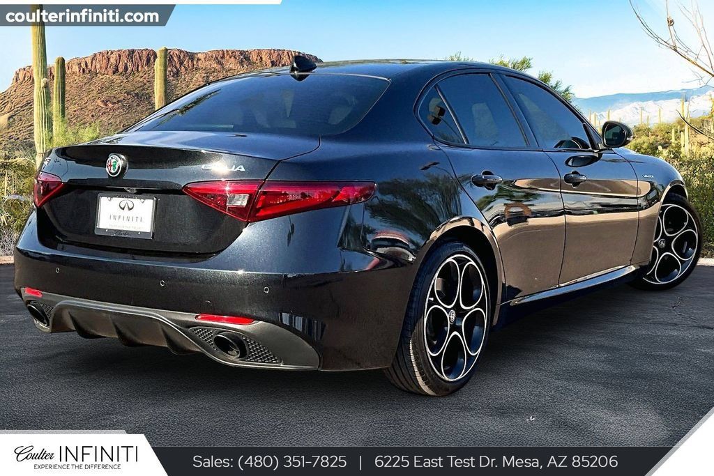 Used 2023 Alfa Romeo Giulia Veloce RWD image 2