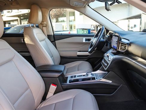 Used 2022 Ford Explorer XLT w/ Equipment Group 202A image 21