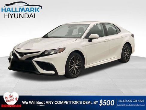 Used 2024 Toyota Camry SE image 1