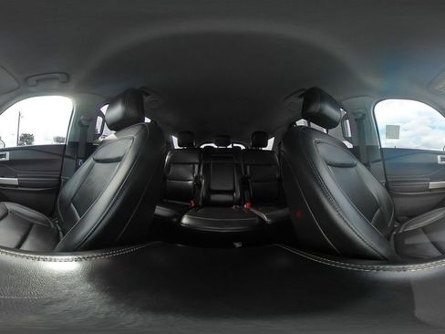 Used 2024 Ford Explorer XLT w/ Equipment Group 202A image 39