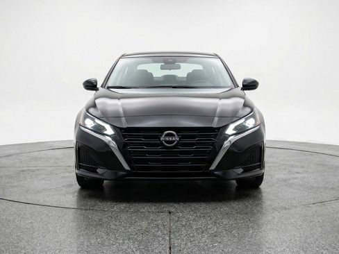Used 2025 Nissan Altima 2.5 SV FWD image 2