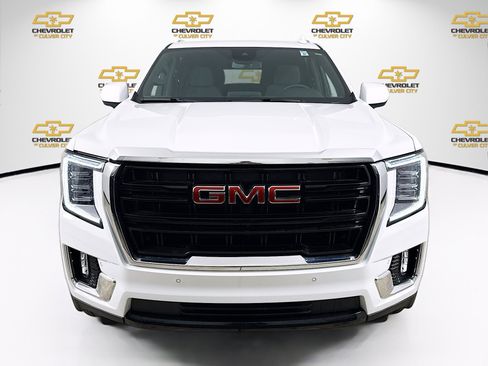 Used 2024 GMC Yukon XL SLE image 2