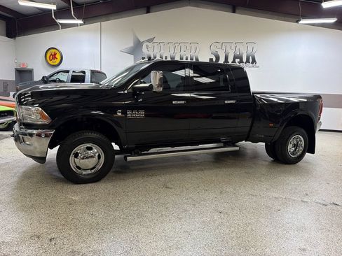 Used 2018 RAM 3500 Laramie w/ Convenience Group AWD/4WD image 2