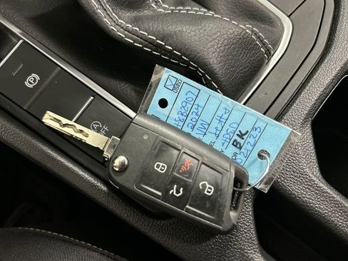 Used 2024 Volkswagen Jetta Sport image 12