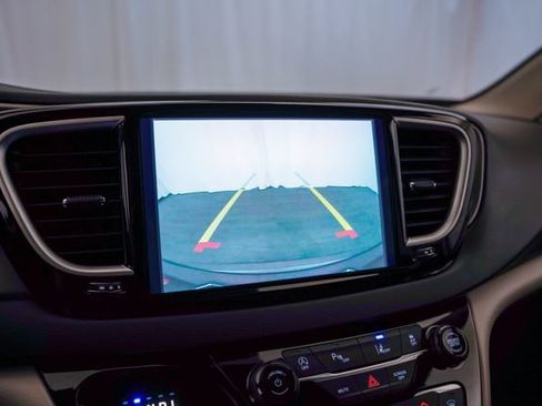 Used 2023 Chrysler Pacifica Touring-L FWD image 52