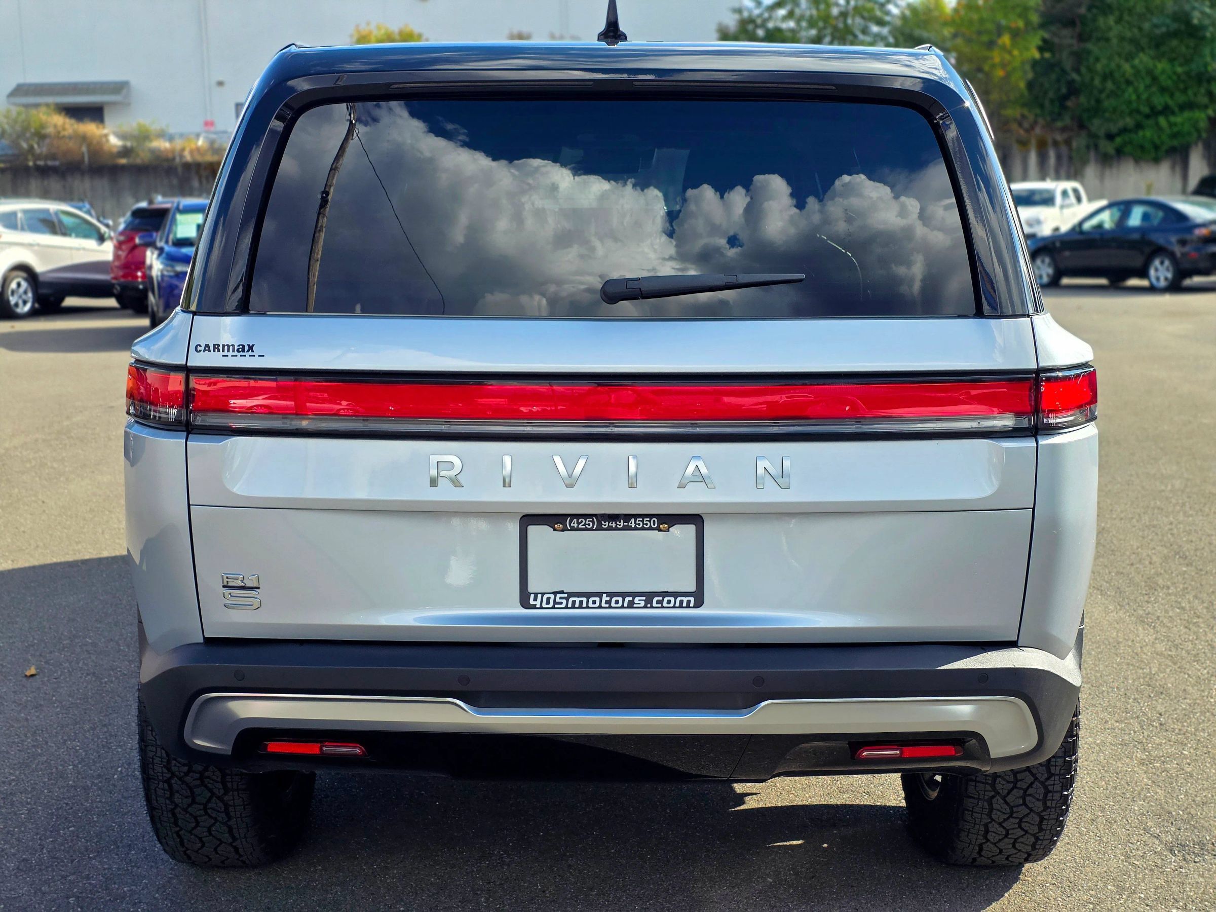 Used 2025 Rivian R1S Adventure Dual AWD/4WD image 11