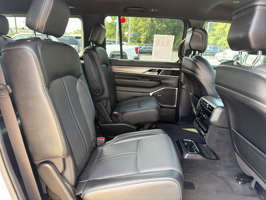 Used 2025 Jeep Wagoneer Series II AWD/4WD image 28