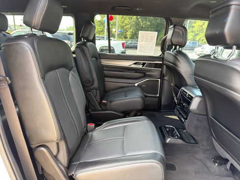 Used 2025 Jeep Wagoneer Series II AWD/4WD image 28