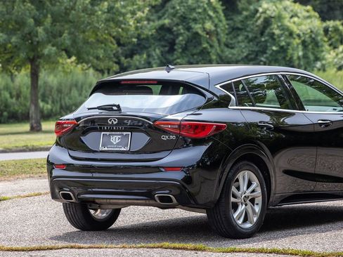 Used 2017 INFINITI QX30 w/ Cargo Package image 5