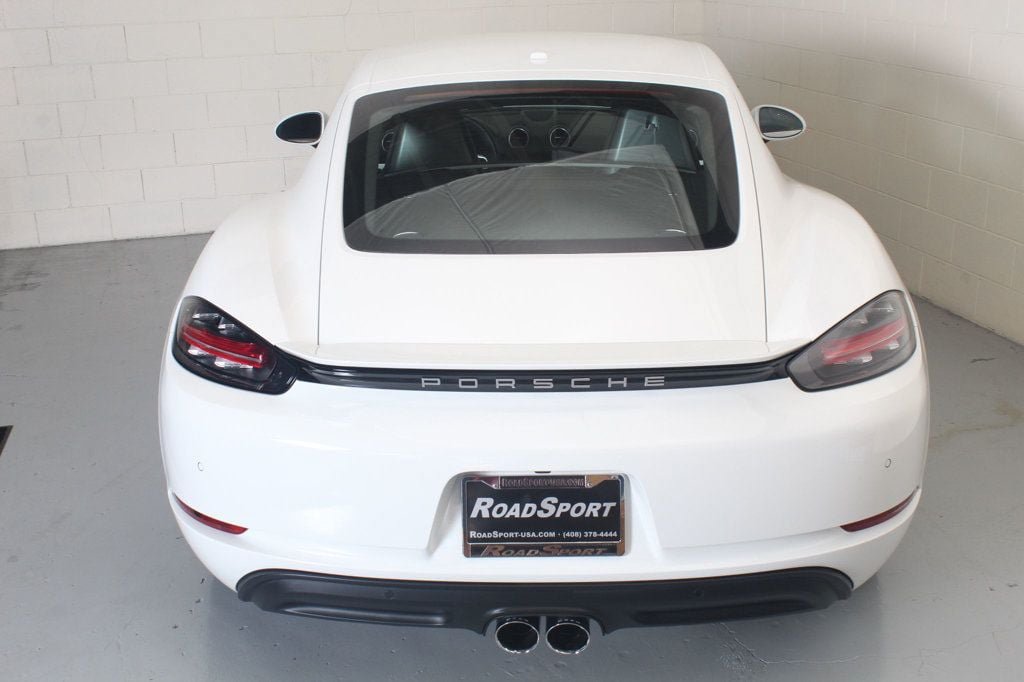 Used 2022 Porsche 718 Cayman RWD image 4