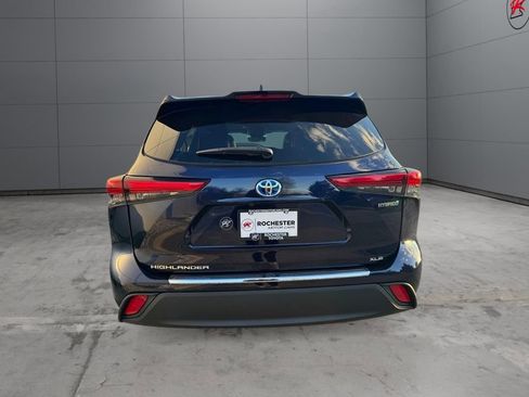 Used 2022 Toyota Highlander XLE AWD/4WD image 41