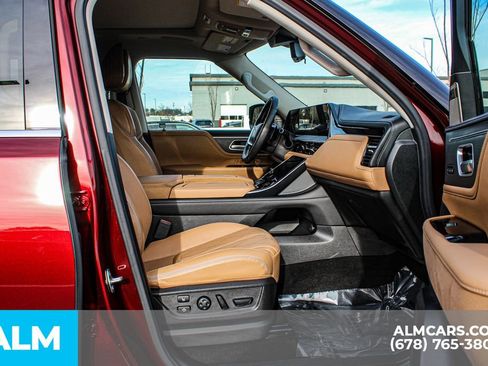 Used 2025 INFINITI QX80 Sensory image 21