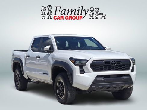 Used 2024 Toyota Tacoma TRD Off-Road w/ TRD Off Road Upgrade Package AWD/4WD image 2