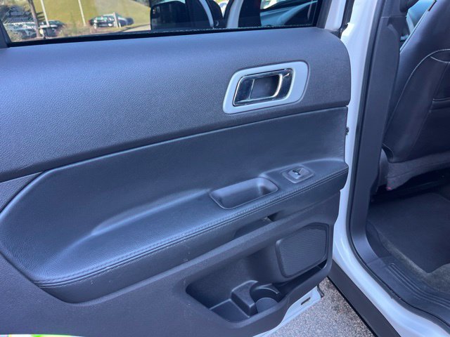 Used 2015 Ford Explorer XLT w/ Equipment Group 202A FWD image 11