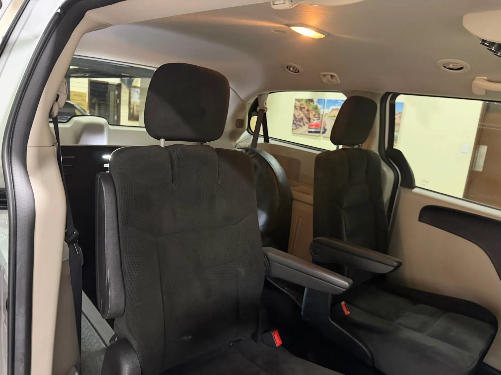 Used 2018 Dodge Grand Caravan SE FWD image 32