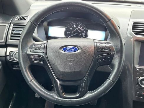 Used 2018 Ford Explorer XLT w/ Equipment Group 202A image 12