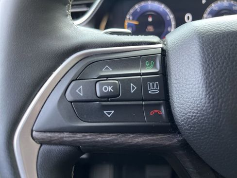 Used 2025 Jeep Grand Cherokee Limited w/ Black Appearance Package AWD/4WD image 64