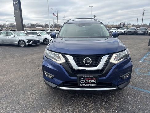Used 2019 Nissan Rogue SV w/ Premium Package image 2