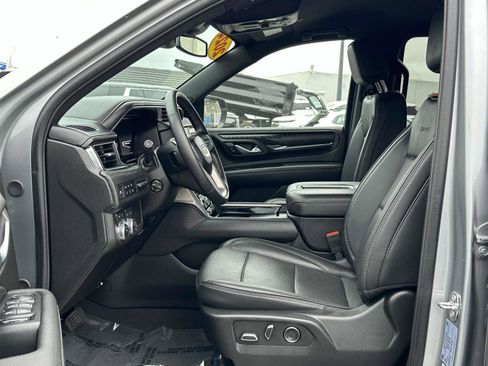 Used 2024 GMC Yukon XL Denali image 17