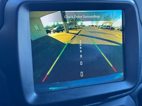 Used 2022 Jeep Renegade Latitude w/ Convenience Group image 16