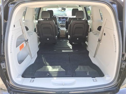 Used 2024 Chrysler Pacifica Touring-L image 25