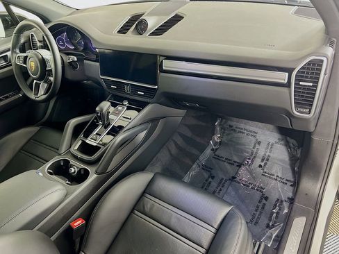 Used 2023 Porsche Cayenne AWD/4WD image 31