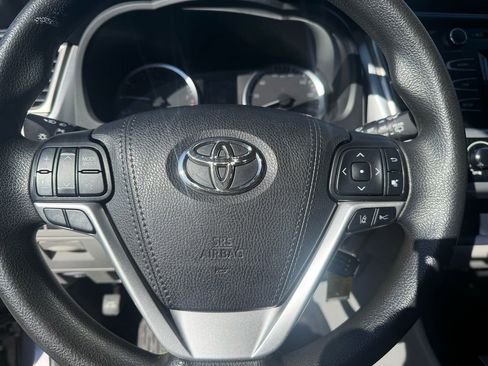 Used 2019 Toyota Highlander LE image 17