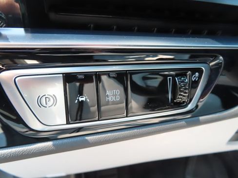 Used 2025 Cadillac Lyriq Luxury AWD/4WD image 39