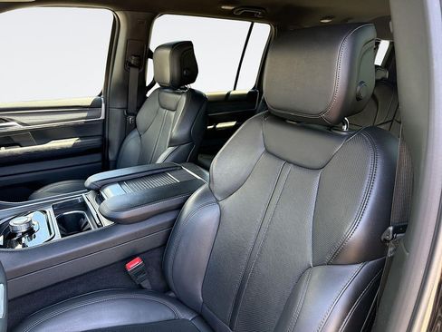 Used 2024 Jeep Wagoneer L Series II w/ Flexible Seating Group AWD/4WD image 24