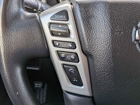 Used 2018 Nissan Titan SV image 21