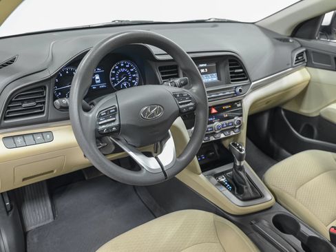 Used 2020 Hyundai Elantra SE FWD image 16