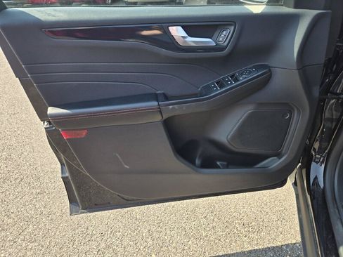 Used 2025 Ford Escape ST-Line FWD image 19
