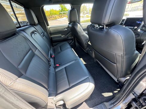 Used 2022 Nissan Frontier PRO-4X w/ Pro-4X Premium Package image 14